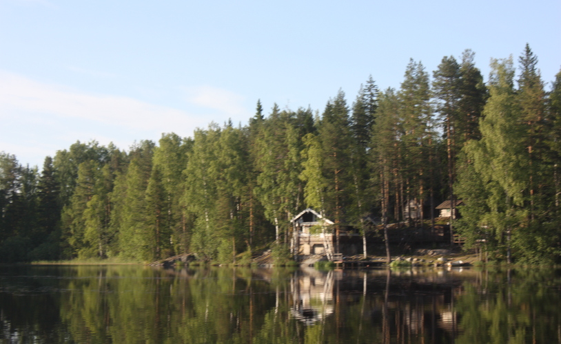 Vuokramökki järven rannalla